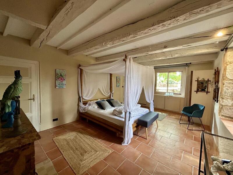 Propriété - 312 m² - 8 pièces