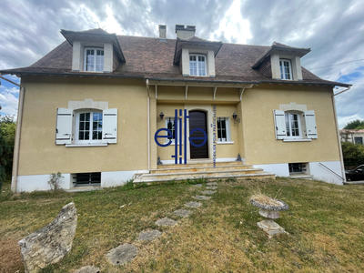 Maison - 203 m² - 7 pièces