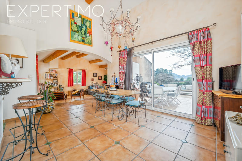 Villa - 167 m² - 6 pièces