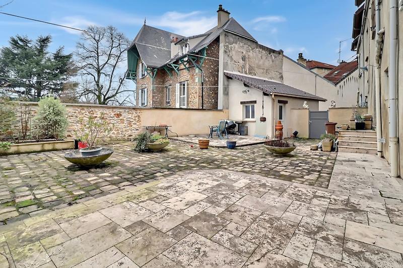 Maison ancienne - 208 m² - 11 pièces