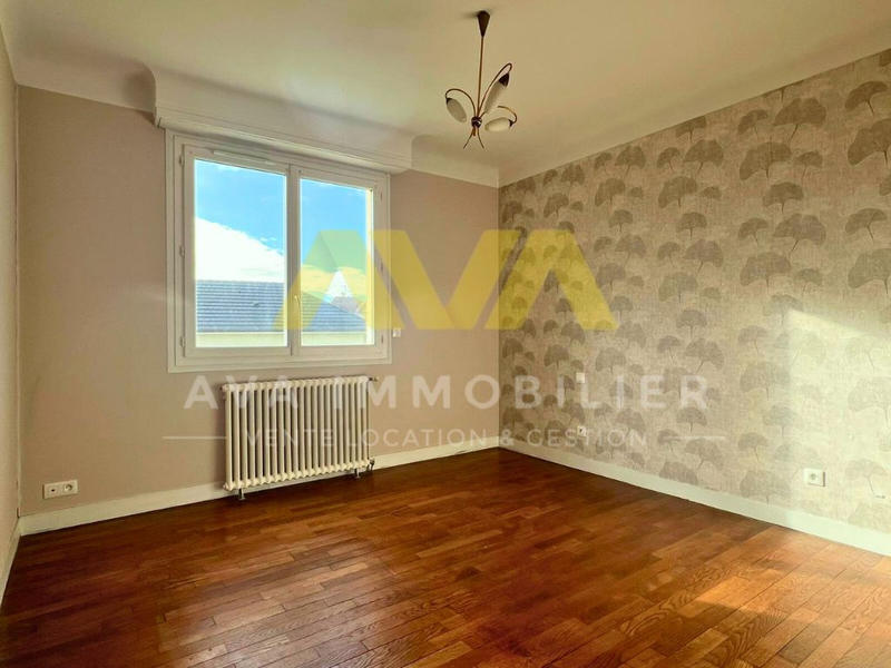 Maison - 202 m² - 8 pièces