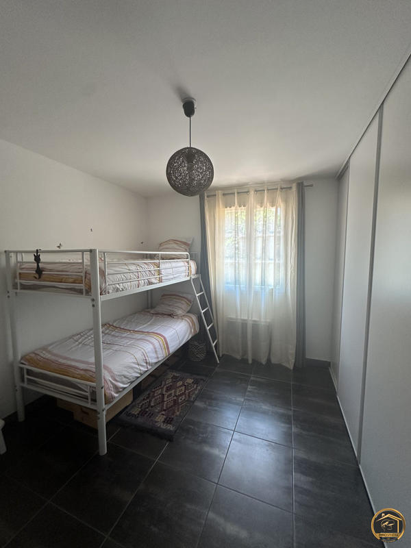 Maison - 90 m² - 5 pièces