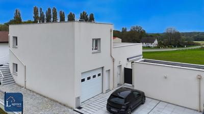 Villa - 228 m² - 8 pièces