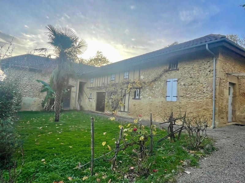 Maison - 565 m² - 15 pièces