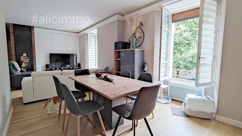 Maison - 360 m² - 10 pièces