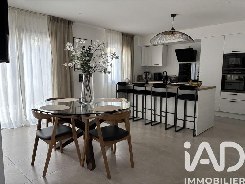 Maison - 110 m² - 6 pièces