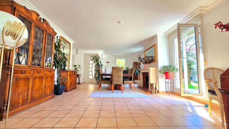 Maison traditionnelle - 163 m² - 7 pièces