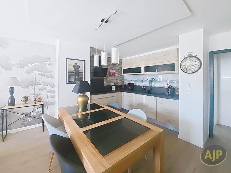 Appartement - 83 m² - 4 pièces