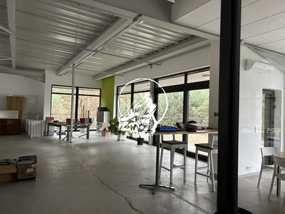 Local d'activités - 291 m²