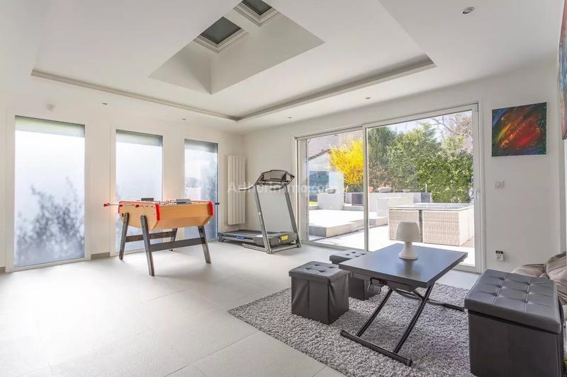 Maison - 226 m² - 10 pièces