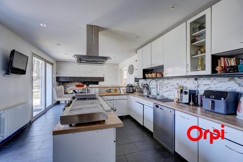 Maison - 242 m² - 8 pièces