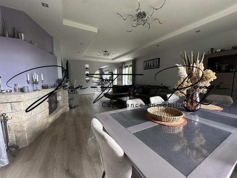 Maison - 210 m² - 9 pièces