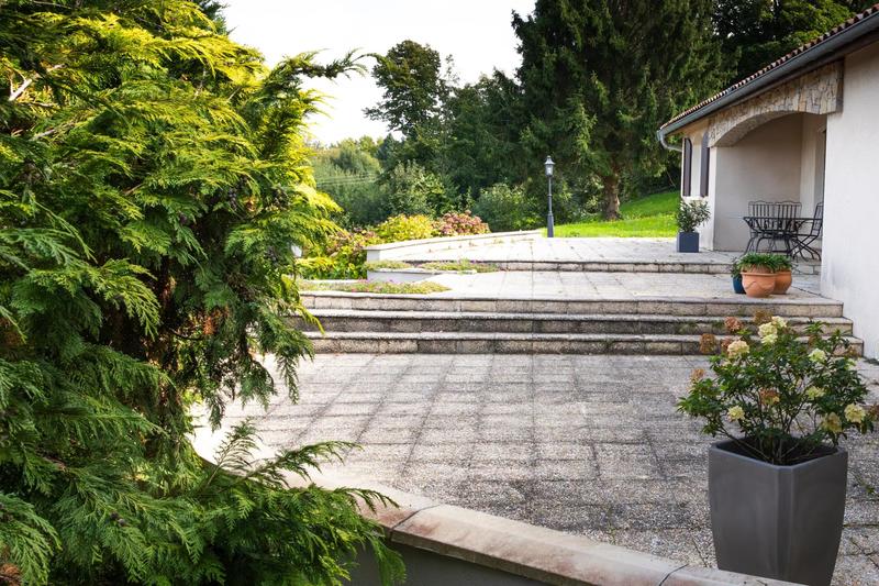 Maison - 238 m² - 8 pièces