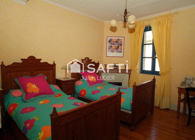 Maison - 245 m² - 8 pièces