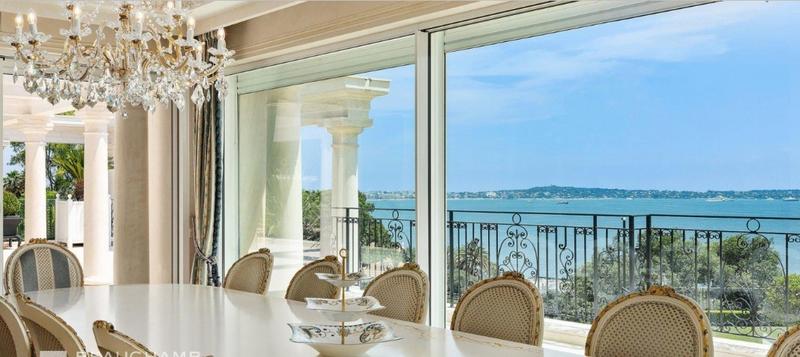 Villa - 1 000 m² - 18 pièces