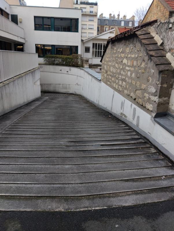 Parking / Garage - 12 m²