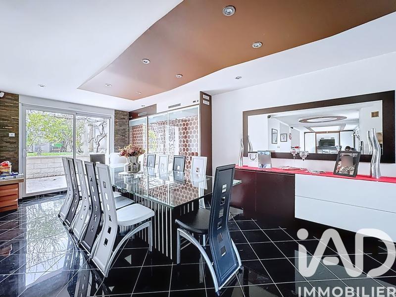 Maison - 205 m² - 6 pièces