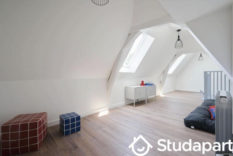 Chambre - 10 m² - 1 pièce