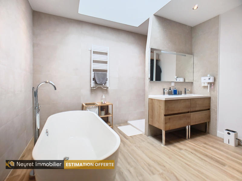 Maison - 250 m² - 7 pièces