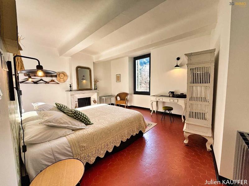 Maison - 482 m² - 14 pièces