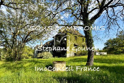 Maison - 1 200 m² - 39 pièces