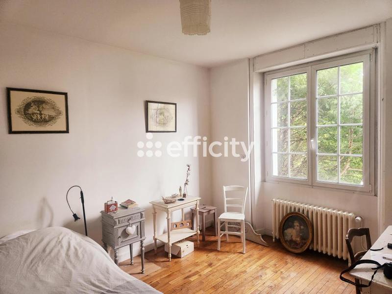 Maison - 215 m² - 10 pièces