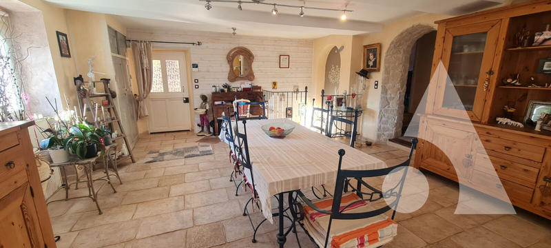 Maison - 273 m² - 9 pièces