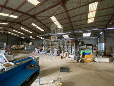 Entrepôt - 840 m²