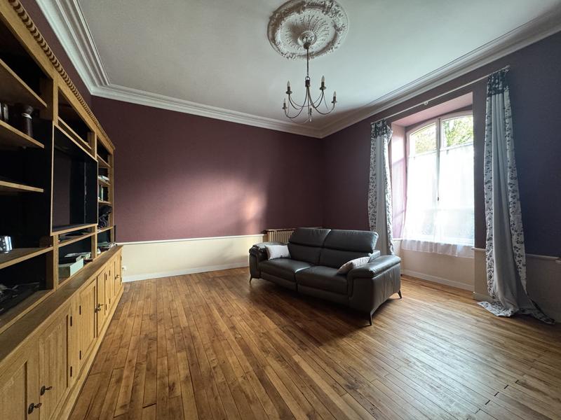 Maison - 250 m² - 8 pièces