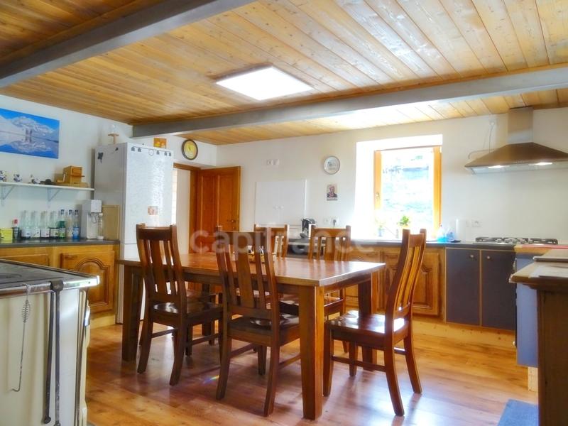 Maison en pierre - 274 m² - 8 pièces