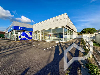 Local commercial - 324 m² - 1 pièce