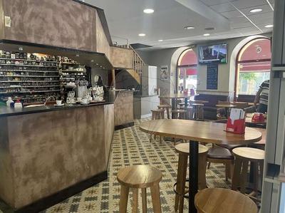 Magasins - 230 m² - 4 pièces