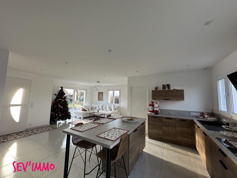 Maison - 102 m² - 4 pièces