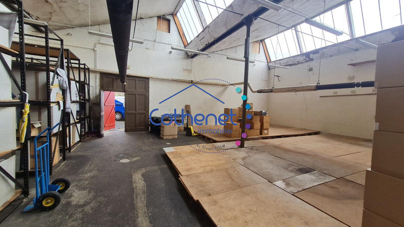Entrepôt - 737 m²