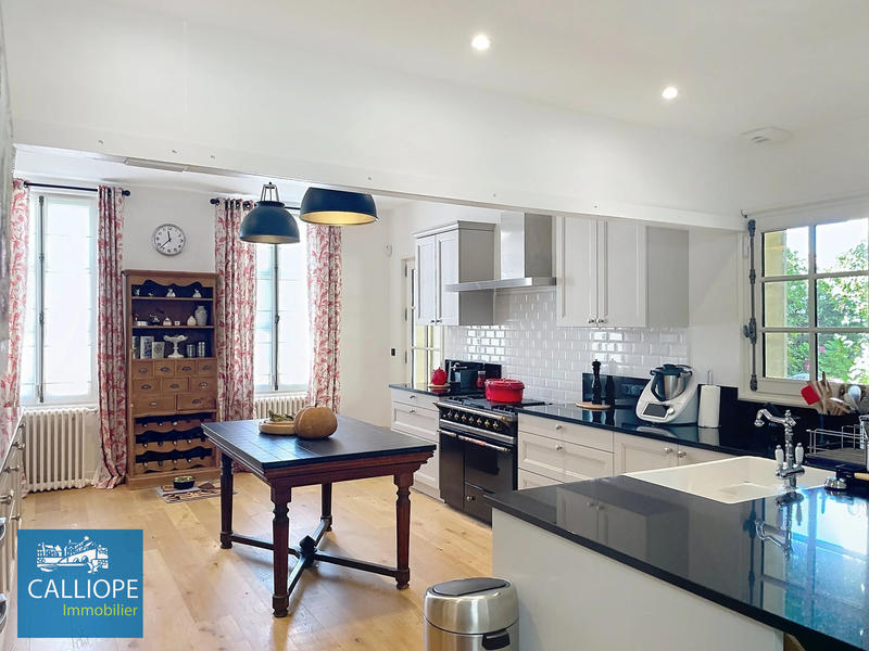 Maison - 230 m² - 7 pièces