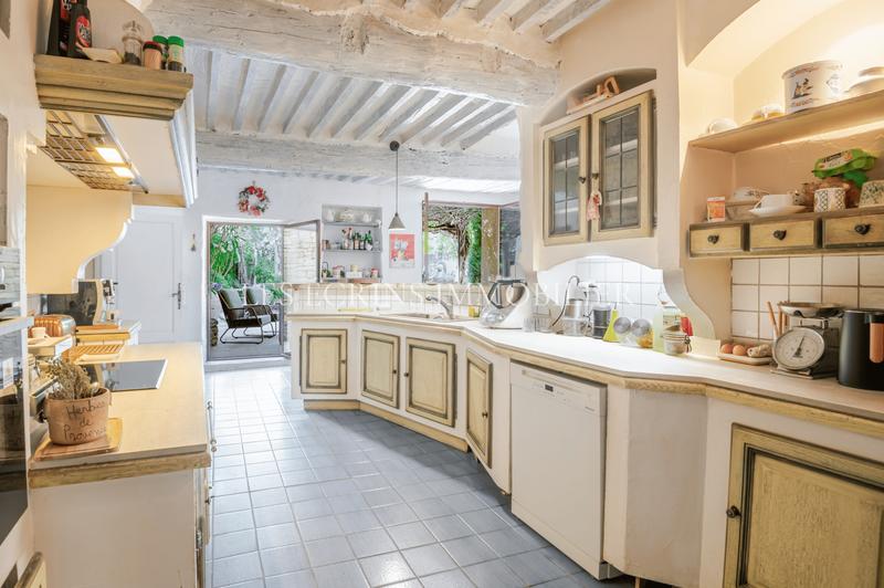 Maison - 600 m² - 8 pièces