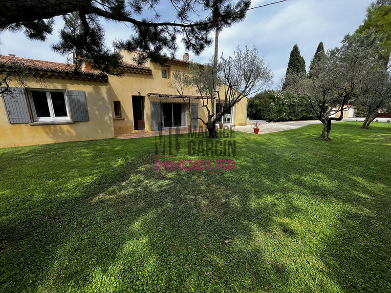 Maison - 280 m² - 10 pièces