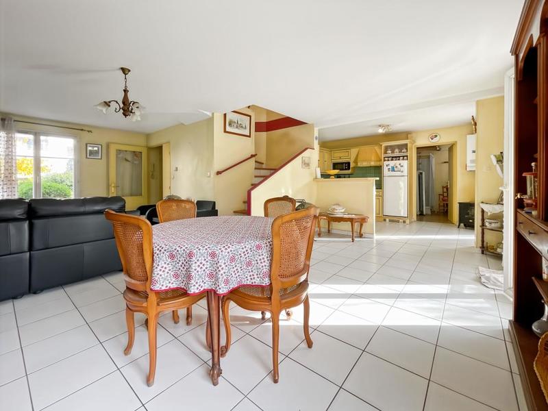 Maison - 99 m² - 5 pièces
