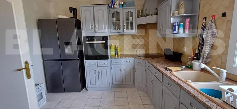 Maison traditionnelle - 249 m² - 11 pièces