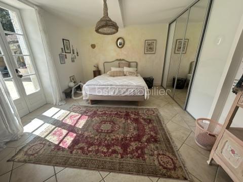 Propriété - 597 m² - 8 pièces