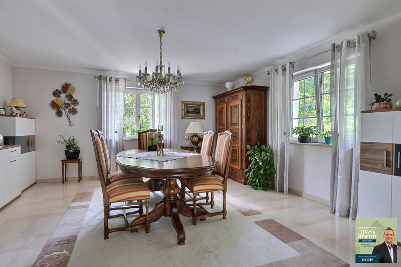 Maison - 232 m² - 7 pièces