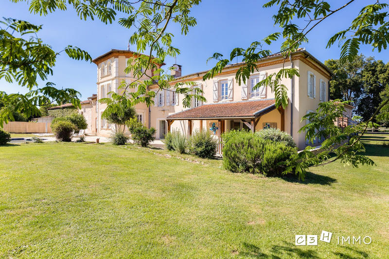 Château - 520 m² - 12 pièces