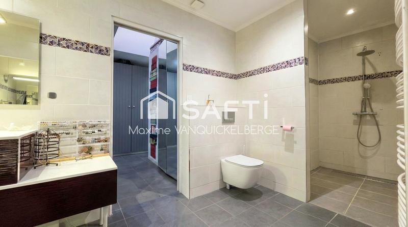 Maison - 274 m² - 12 pièces