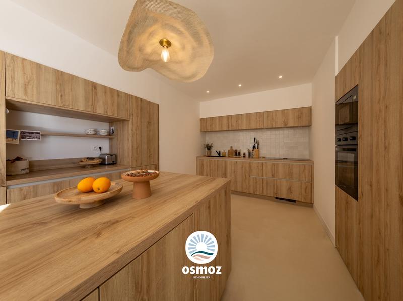 Maison - 330 m² - 8 pièces