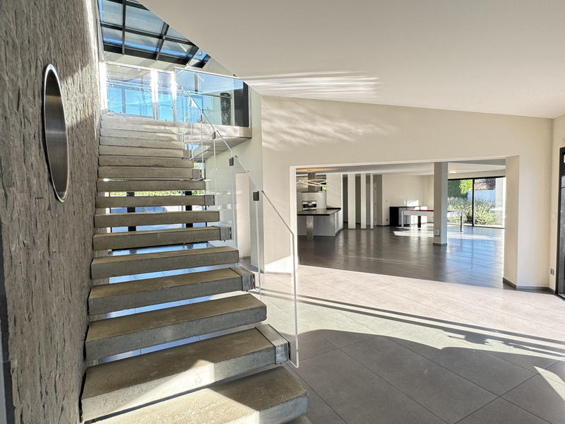 Maison - 350 m² - 8 pièces