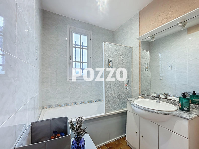 Maison - 165 m² - 6 pièces