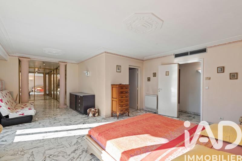 Appartement - 211 m² - 6 pièces