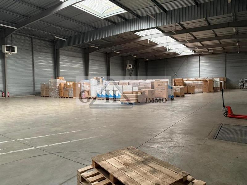 Entrepôt - 2 145 m²