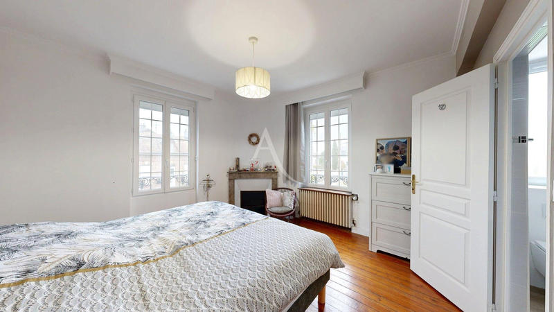 Maison - 350 m² - 8 pièces