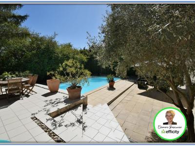 Maison - 230 m² - 8 pièces